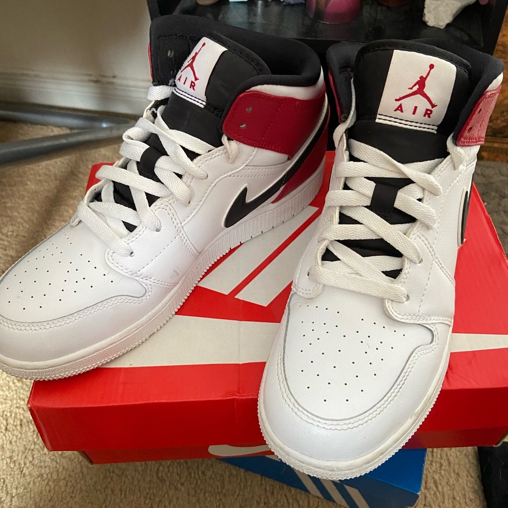 Air Jordan’s - Picture 2 of 4